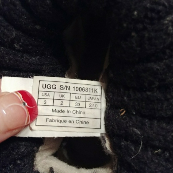 Size 3 Uggs 🎉🎉🎉HOST PICK - Picture 3 of 5